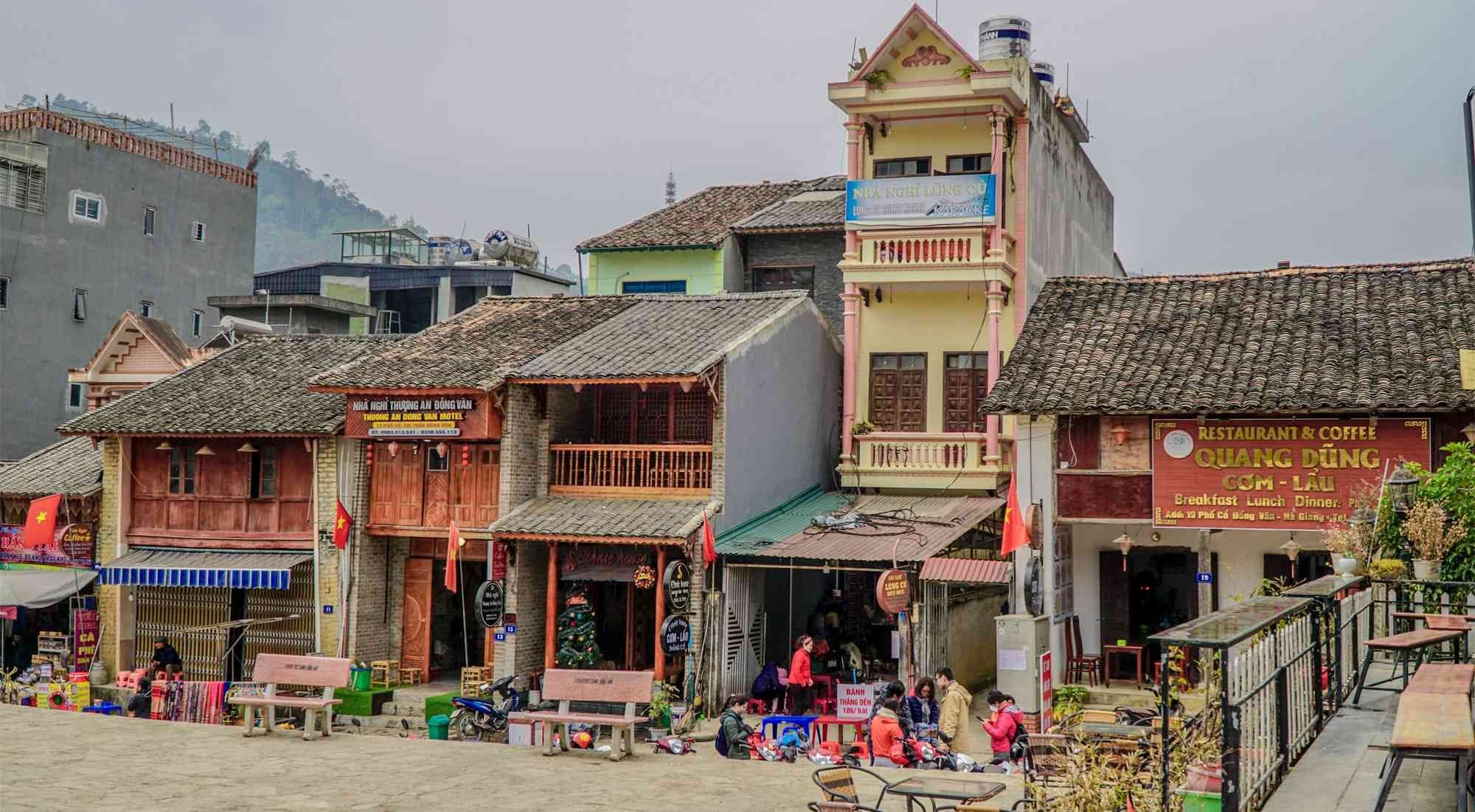 You can stay hotel or homestay in Dong Van town, Ha Giang (Source: Internet)