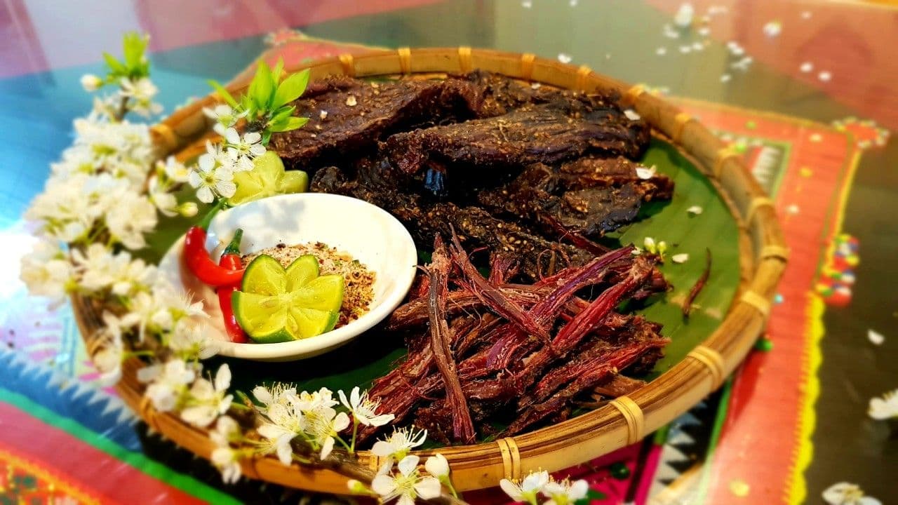 Kitchen Buffalo Meat is one of the special dishes when visiting Lung Cu (Source: Internet)