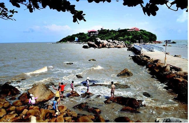 Beach of Hon Da Bac