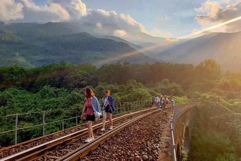 Tourists walk on railway tracks at Vom Ca bridge (Source: Internet)