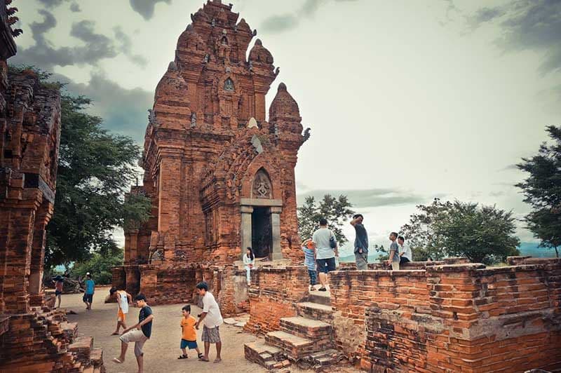 Poshanu Cham tower