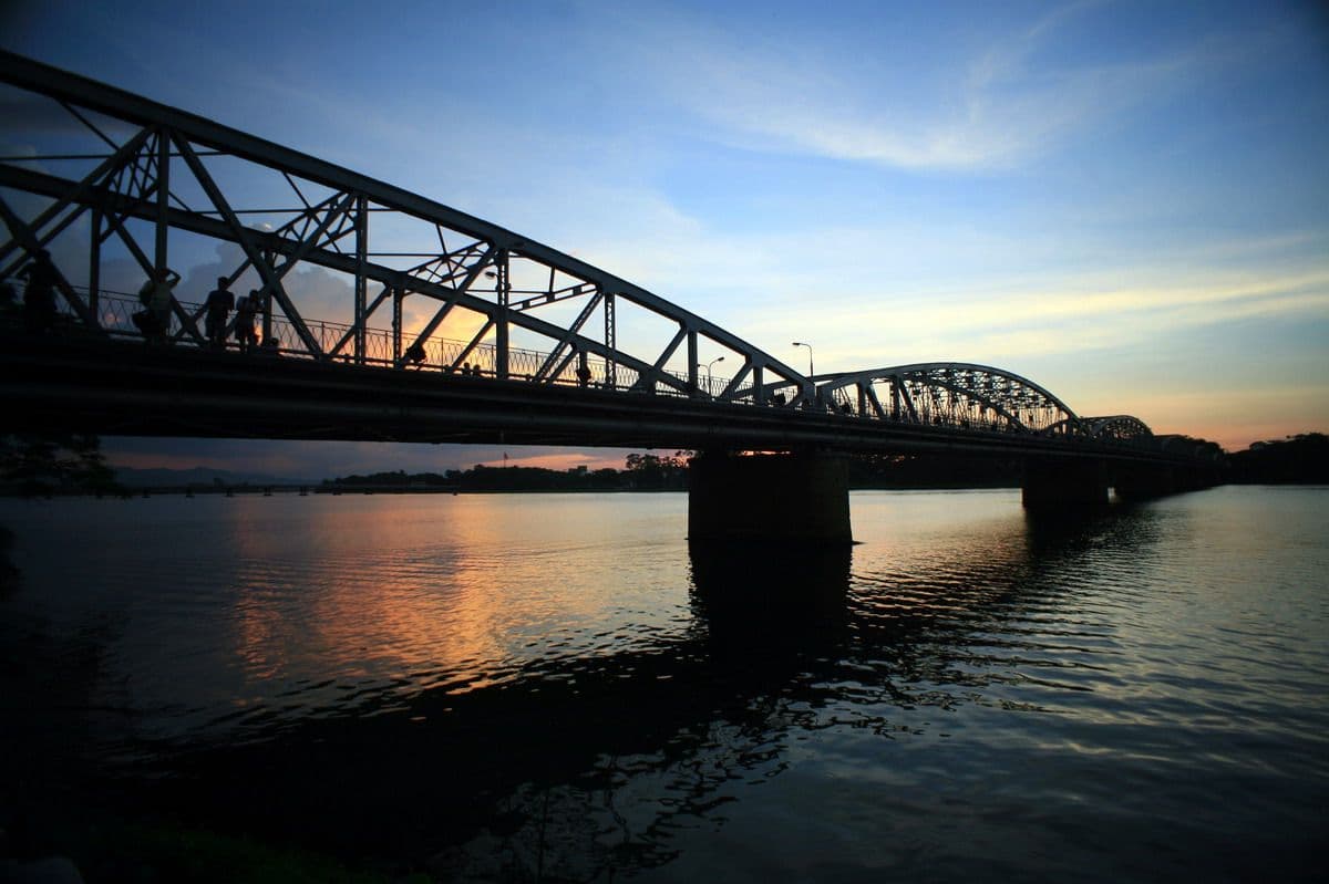 Truong Tien Bridge (Source: Internet)