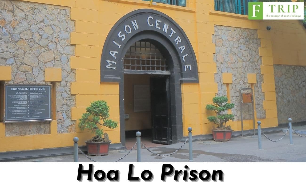 The things to do in Hanoi is come to Hoa Lo prison on the tour "Sacred Night" (Source: Internet)