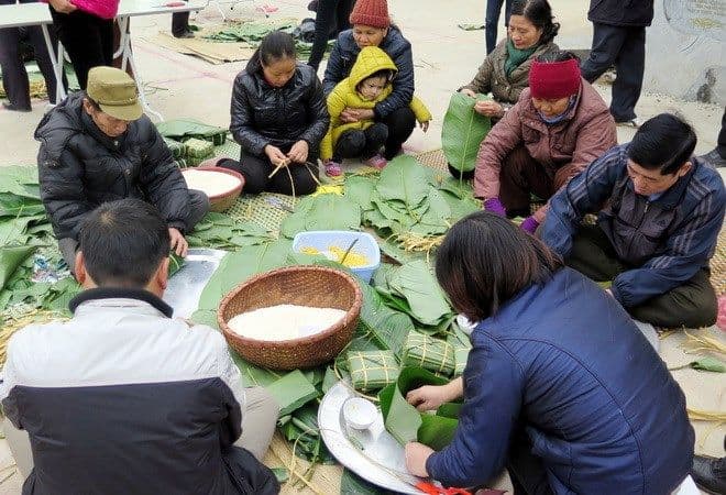 Banh Chung - an indispensable dish on Tet Holiday (Source: Internet)