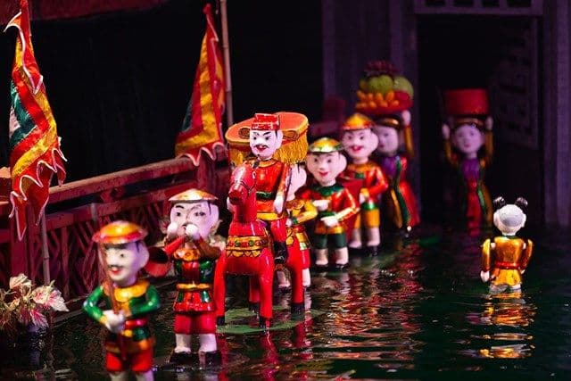 Watch water puppet show at Thang Long Theatre (Source: Internet)